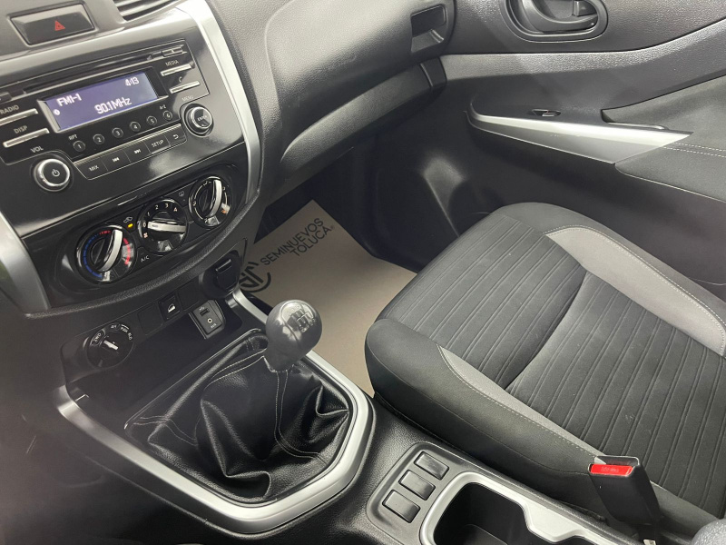 Nissan Comerciales Frontier y NP 300 Frontier Pick-Up 4 pts. Frontier SE, Doble Cab., L4, 2.5l, TM6, a/ac., VE, R-16 (cambio de línea) 2021